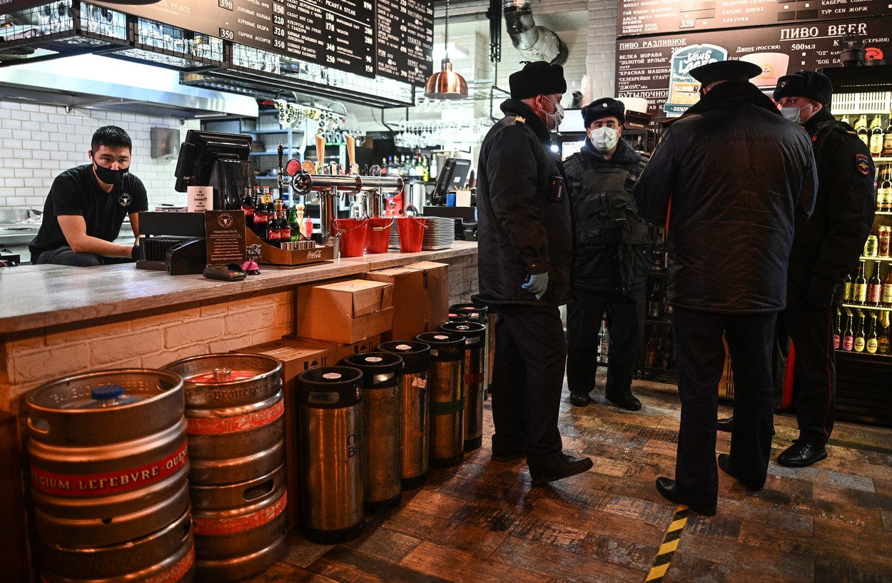 Moscova relaxează restricţiile odată cu scăderea numărului de îmbolnăviri cauzate de COVID-19