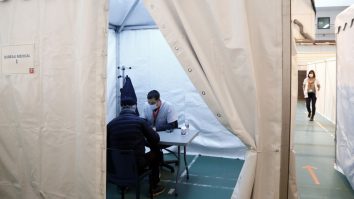 Franţa nu va creşte intervalul dintre cele două doze de vaccin Pfizer. Ministrul Sănătății: „În politică trebuie să facem alegeri”