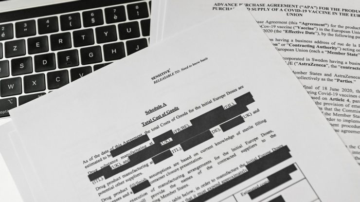 Der Spiegel a „deslușit” partea cenzurată din contractul UE cu AstraZeneca. Cât costă 300 milioane de doze de vaccin