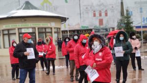 Sindicaliștii Sanitas protestează. Ordonanța care îngheață salariile bugetarilor a scos personalul medical în stradă