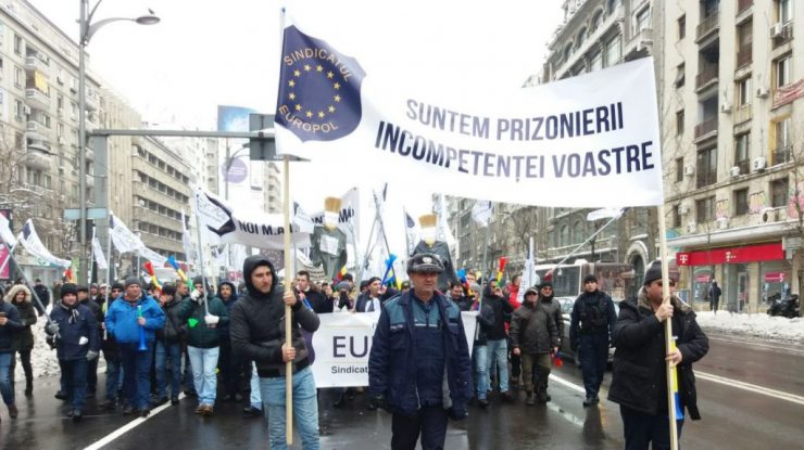 Polițiștii promit că nu vor mai da amenzi din 11 ianuarie. Ameninţă Guvernul cu proteste