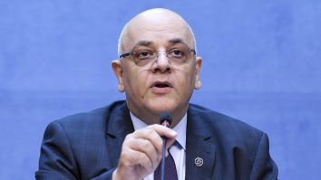 Raed Arafat susține că nu el a decis prelungirea carantinei în Timișoara. „Propunerea a venit de la DSP Timiș și a fost avizată de INSP”