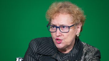 Pașaportul de vaccinare naște controverse. Renate Weber: „Atât timp cât s-a spus că acest vaccin este facultativ, nu există obligativitatea să-l faci”