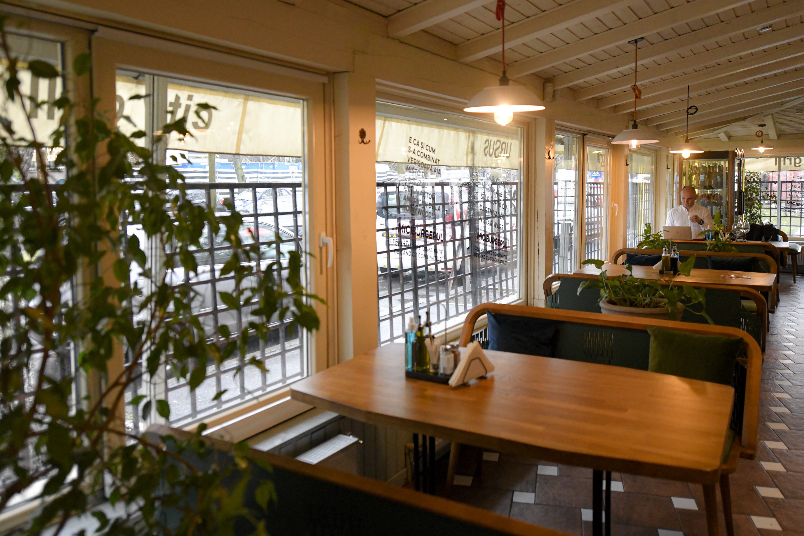 Orașele în care s-au redeschis restaurantele. Timișoara are cea mai mare rată de infectare din țară