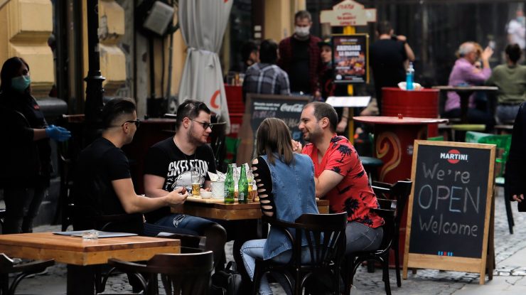 Restaurantele, teatrele și cinematografele se redeschid, de astăzi, în București