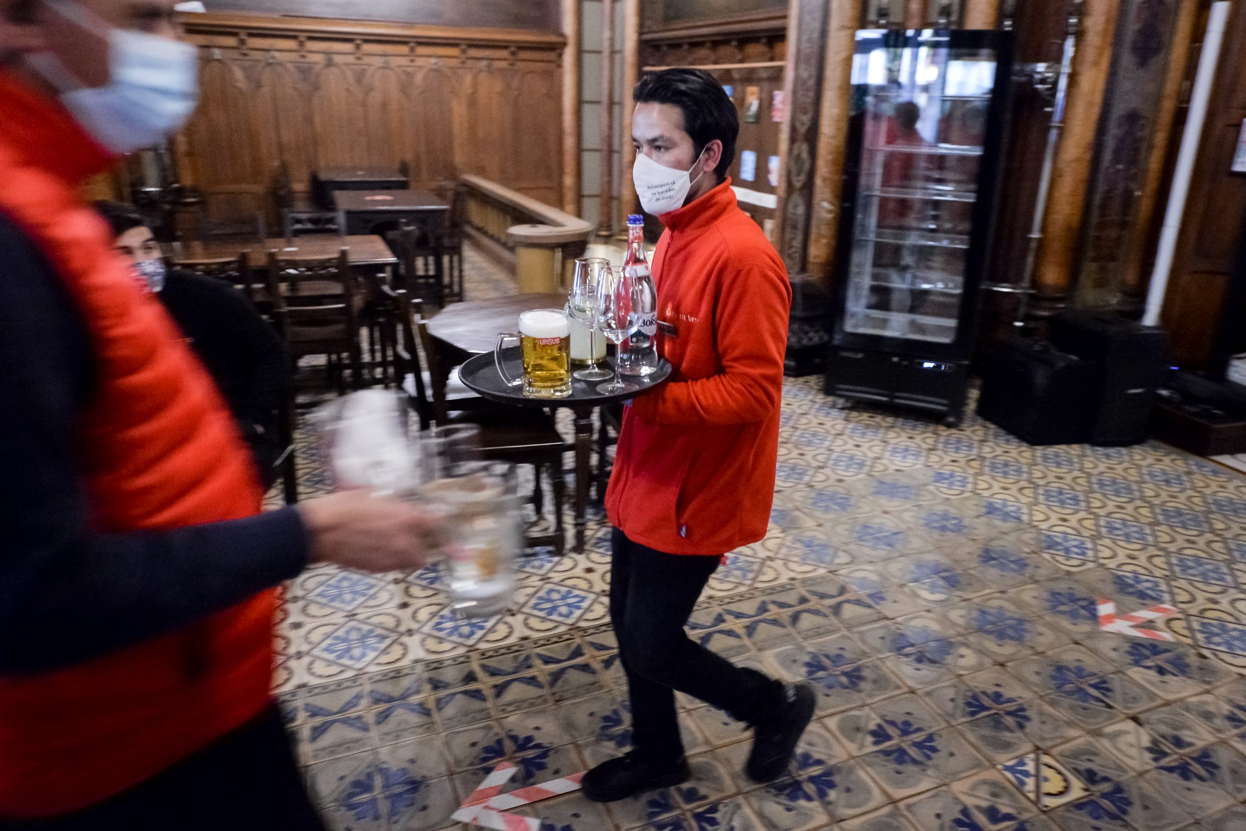 Regulile pe care trebuie să le respecți dacă mergi la restaurant, la teatru sau la cinema