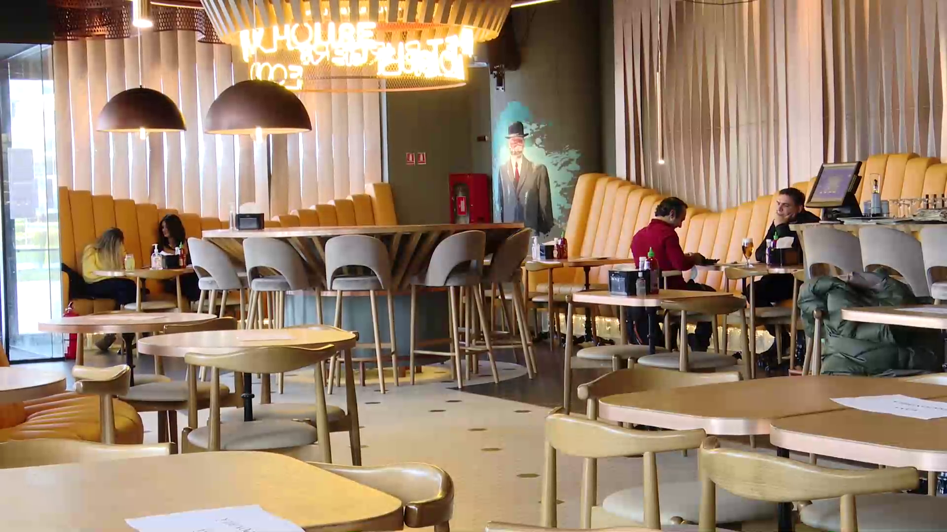 Cum au supraviețuit în 2020 doi administratori de restaurante: „Am reușit să trecem pe livrări, deși nu am avut serviciul ăsta”