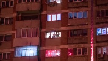Ce s-a văzut de Revelion în Drumul Taberei. Anul Nou, petrecut în apartamente și balcoane