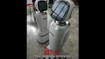 Doi roboți s-au luat la ceartă într-o librărie. Videoclipul a devenit viral