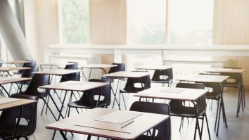 Factorii care vor întârzia vaccinarea profesorilor: "Limitarea înscrierilor și cantitățile de vaccin disponibile"