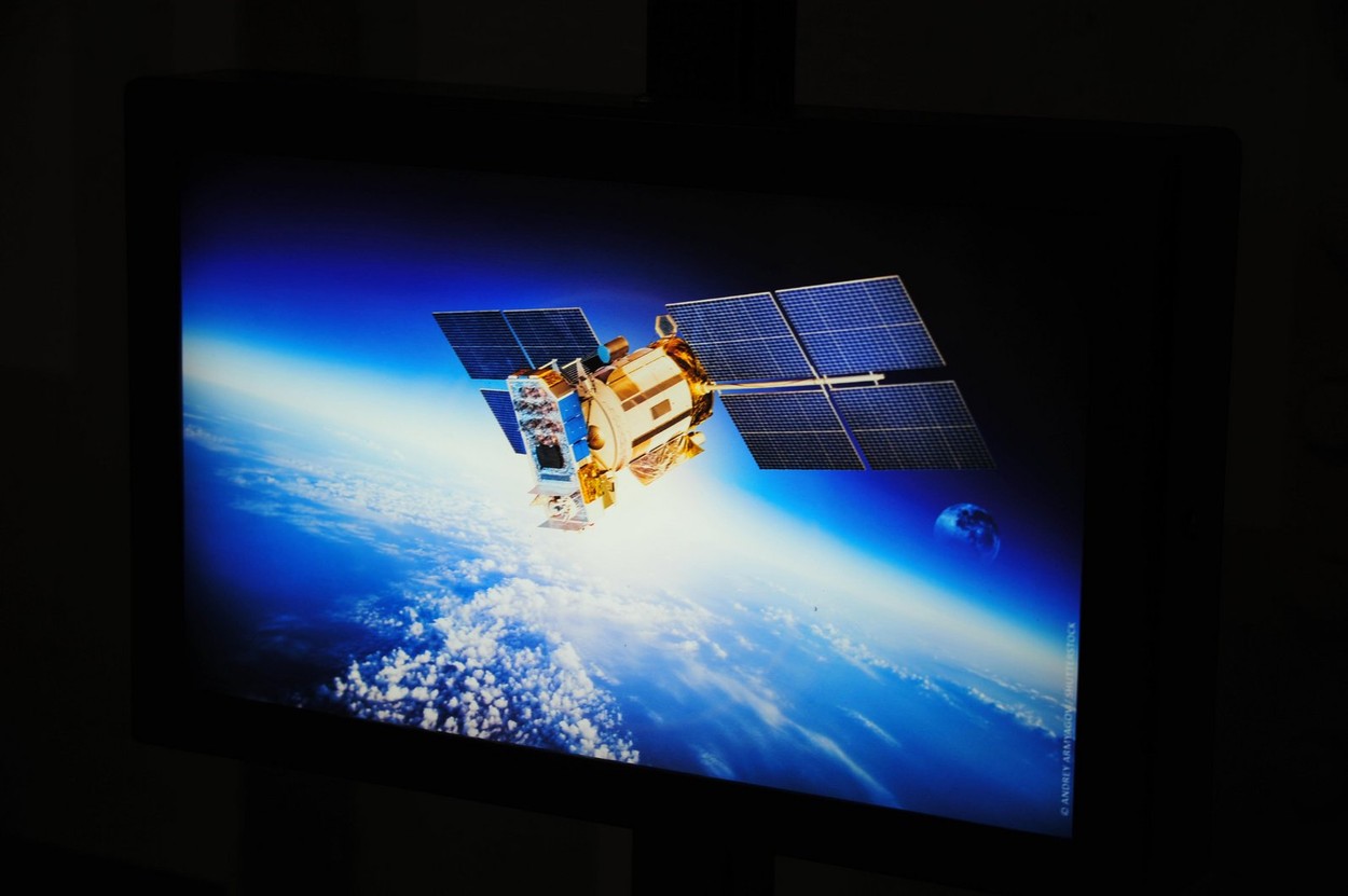 Sateliţii, noua ţintă a hackerilor. US Air Force a creat o competiţie pentru a identifica posibilele vulnerabilităţi