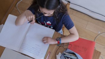 Burse fictive pe internet. Elevii erau păcăliți să plătească 100 lei ca să primească 3600 lei pe an