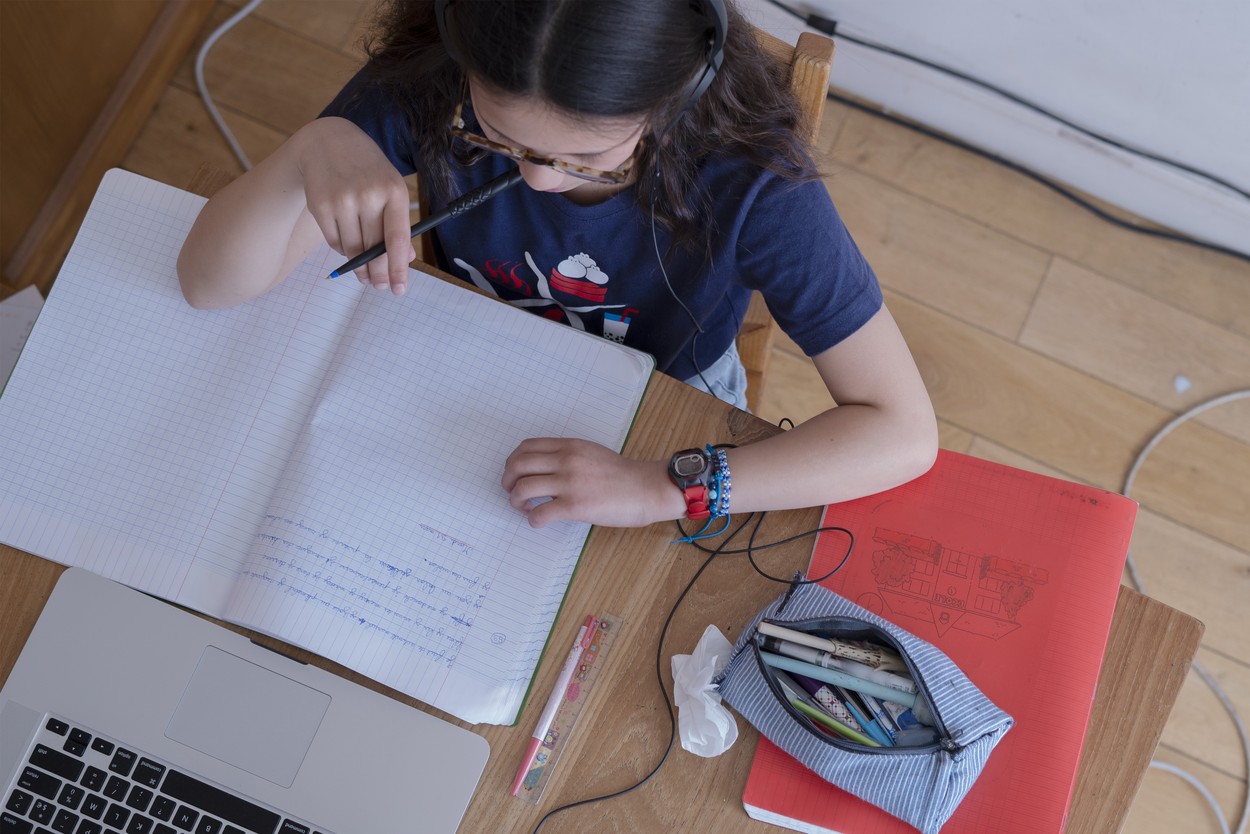 România, campioana Europei la „școli închise”. Cum s-au adaptat elevii și părinții la cursurile online