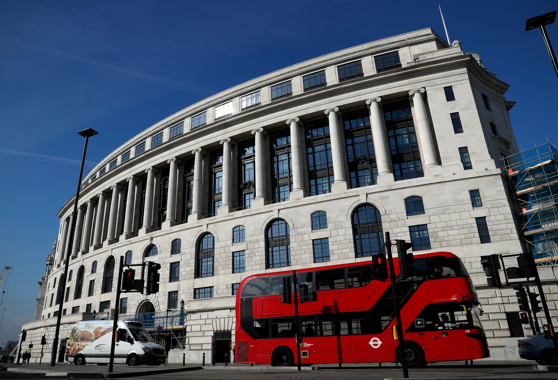 Angajații Unilever nu vor mai merge niciodată full-time la birou. Compania a dezvoltat un „mod hibrid” de lucru