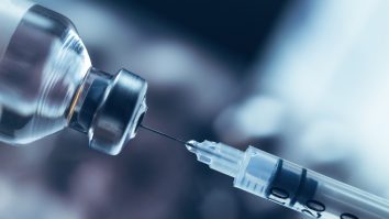 Mai mulți asistenți și medici au fost „vaccinați“ cu ser fiziologic, în loc de ser anti-Covid. Cum s-a produs greșeala