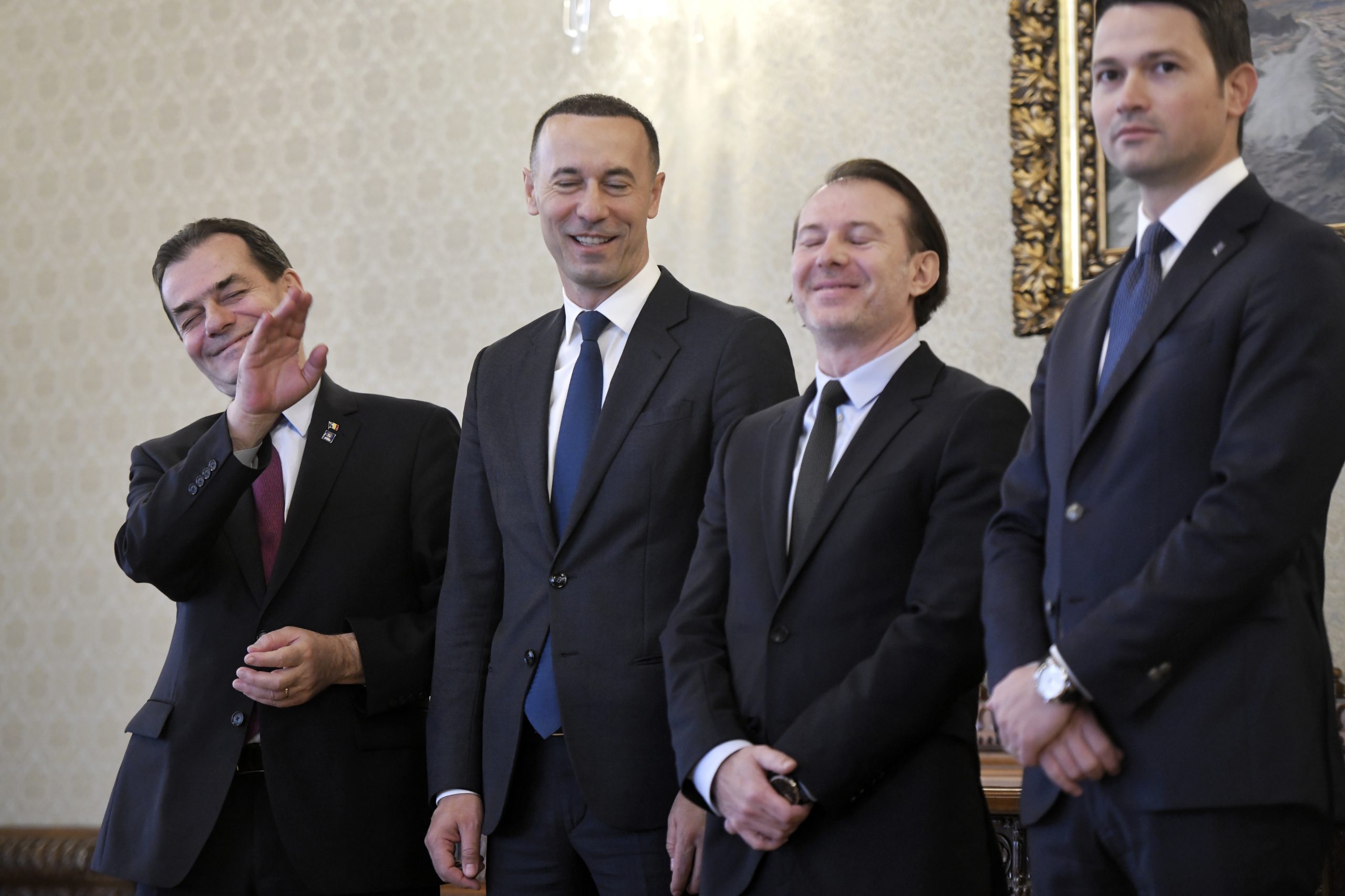 Se înmulțesc vocile din PNL care vor capul lui Orban. Secretarul general îi cere demisia președintelui de partid