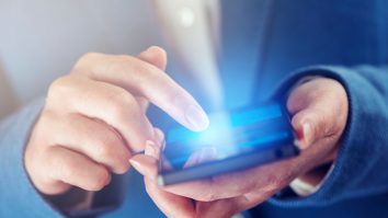 Starea de ebrietate ar putea fi detectată de smartphone: 22 de adulți au consumat alcool timp de 7 ore și apoi s-au testat