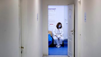 Județele cu cele mai multe cazuri de COVID. Brașov și Timiș, în top