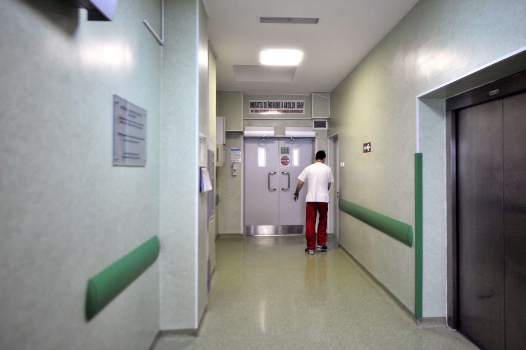 Un pacient mort de Covid-19 la Spitalul Floreasca este de negăsit. Nu este exclus să se fi încurcat cadavrele
