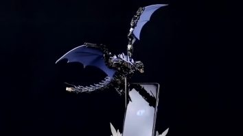 Un telefon a fost transformat într-un dragon. Cine este autorul și cum a fost posibil