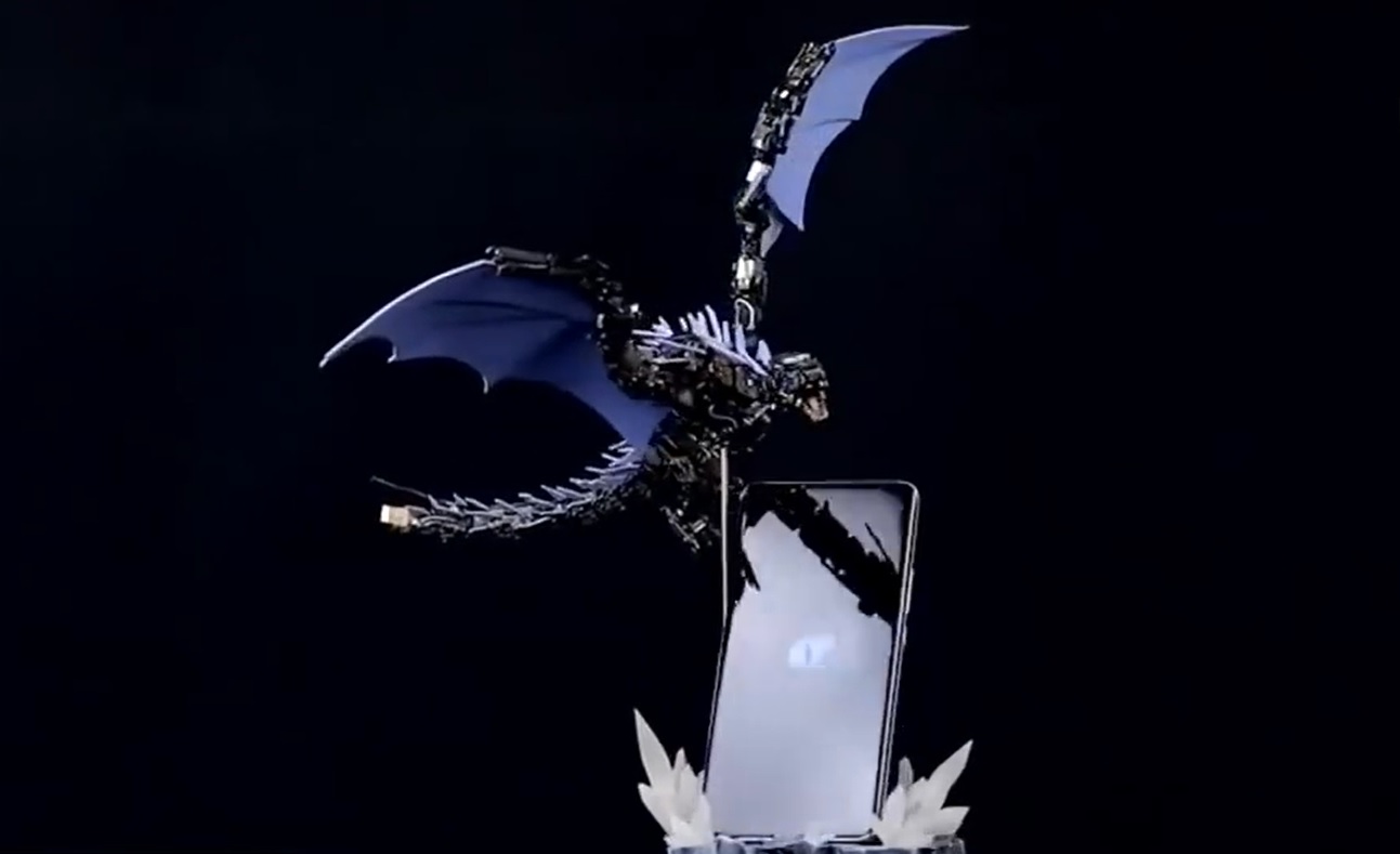 Un telefon a fost transformat într-un dragon. Cine este autorul și cum a fost posibil