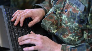 Elveția introduce „armata online”. Cum funcționează „teleserviciul militar”