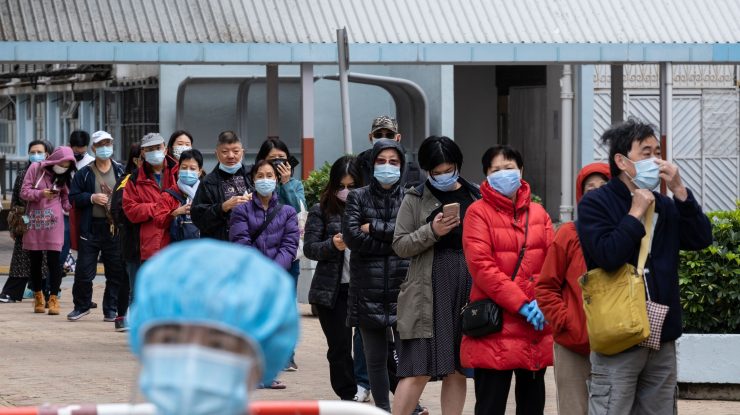 După trei ani, Hong Kong renunţă la amenda de 1.000 de dolari pentru lipsa măştii de protecţie