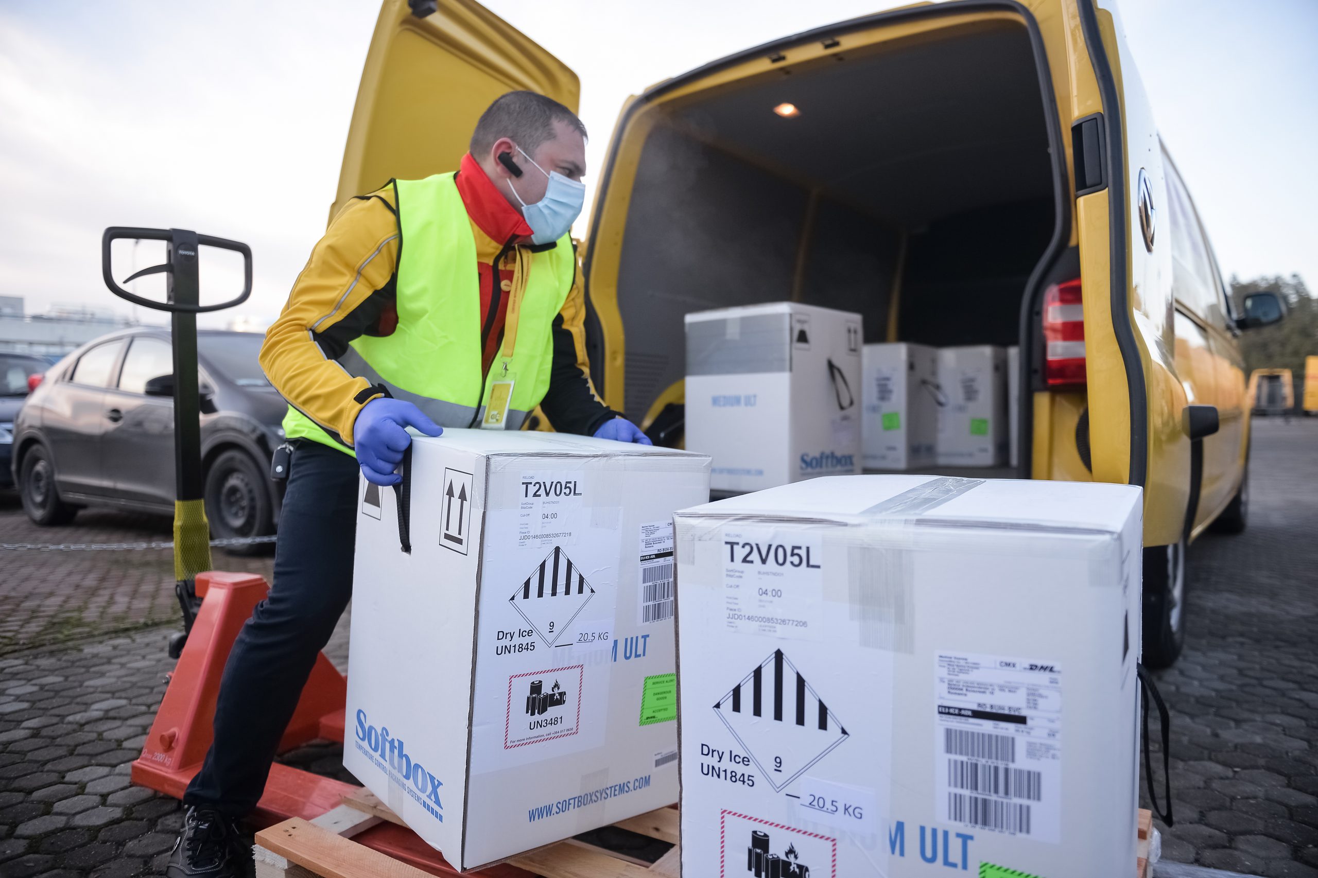 România primește încă 150.000 de doze de la Pfizer. Necunoscutele campaniei de vaccinare