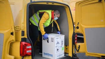 Transportul, piedică importantă în campania de vaccinare. O firmă de curierat din România, dispusă să ajute