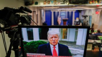 Facebook, Twitter și Youtube au blocat mesajul video transmis de Trump în timpul protestelor violente de la Capitoliu