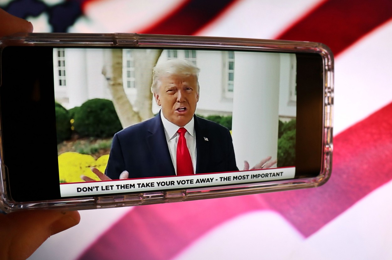 Donald Trump, interzis și pe YouTube. Canalul președintelui în exercițiu, blocat pentru cel puțin 7 zile