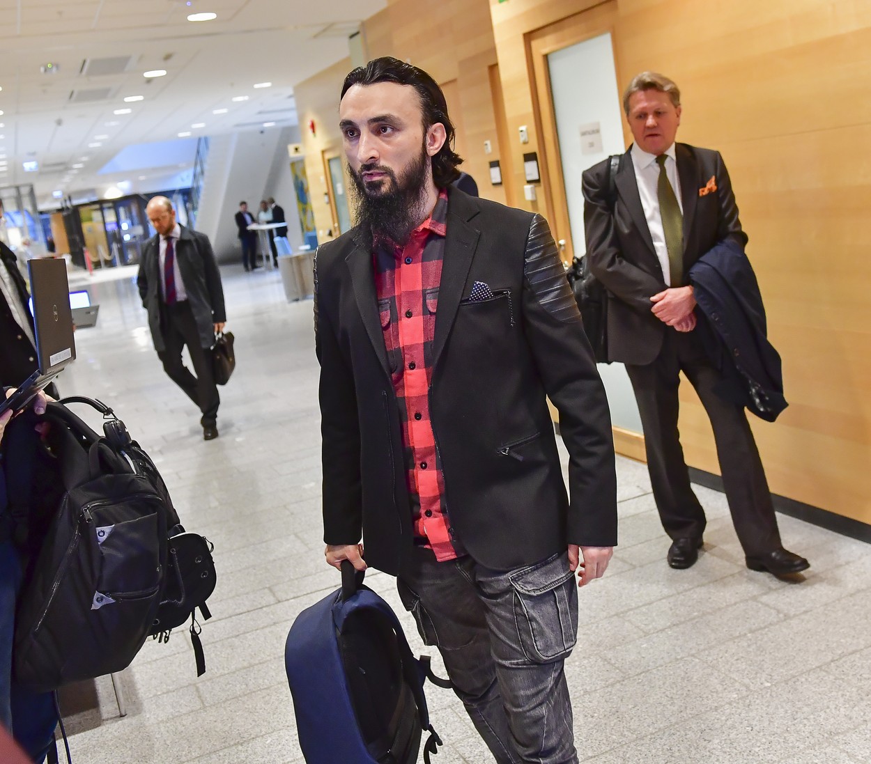 Un rus a fost condamnat la 10 ani de închisoare în Suedia, după ce a atacat cu ciocanul un blogger cecen