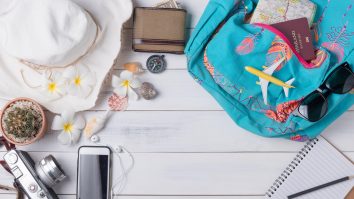 Românii au cheltuit peste un miliard de euro pe vacanţe în străinătate până în aprilie