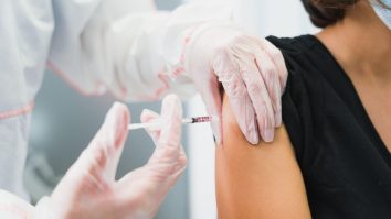 Vaccinul Pfizer-BioNTech, eficient împotriva noii tulpini de coronavirus. Studiu