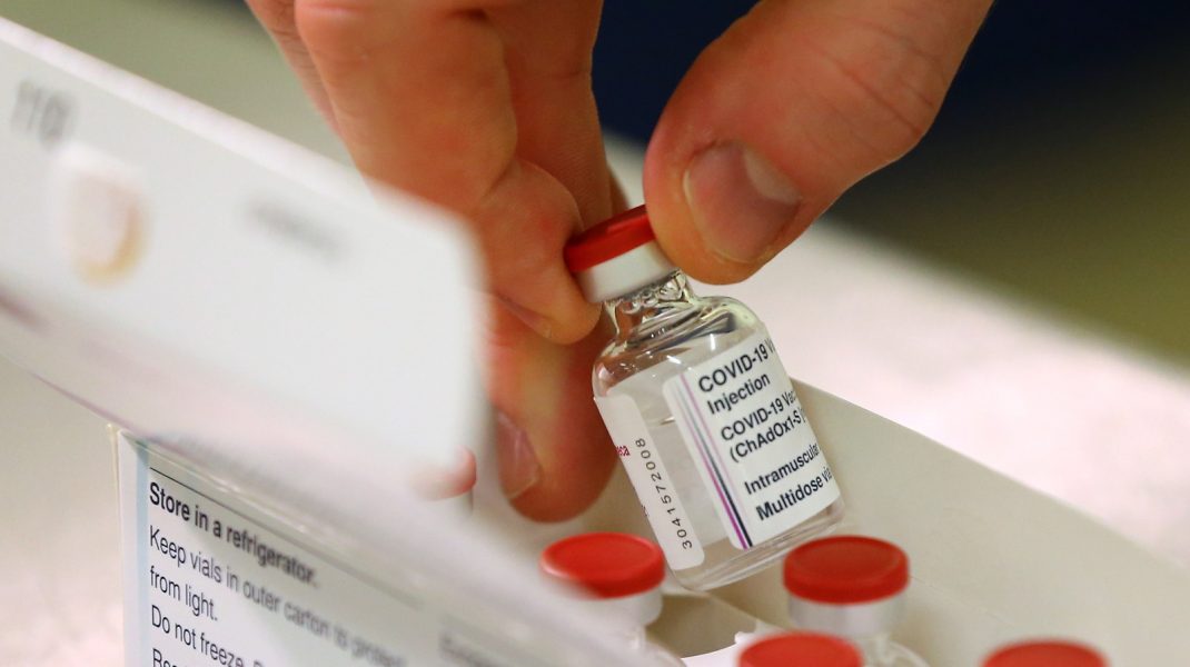 Marea Britanie va permite combinarea vaccinurilor anti-COVID-19 în situații excepționale