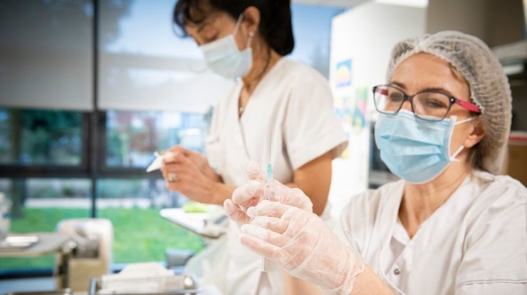 AstraZeneca pregătește versiuni noi ale vaccinului anti-COVID pentru combaterea tuturor tulpinilor de SARS-CoV-2