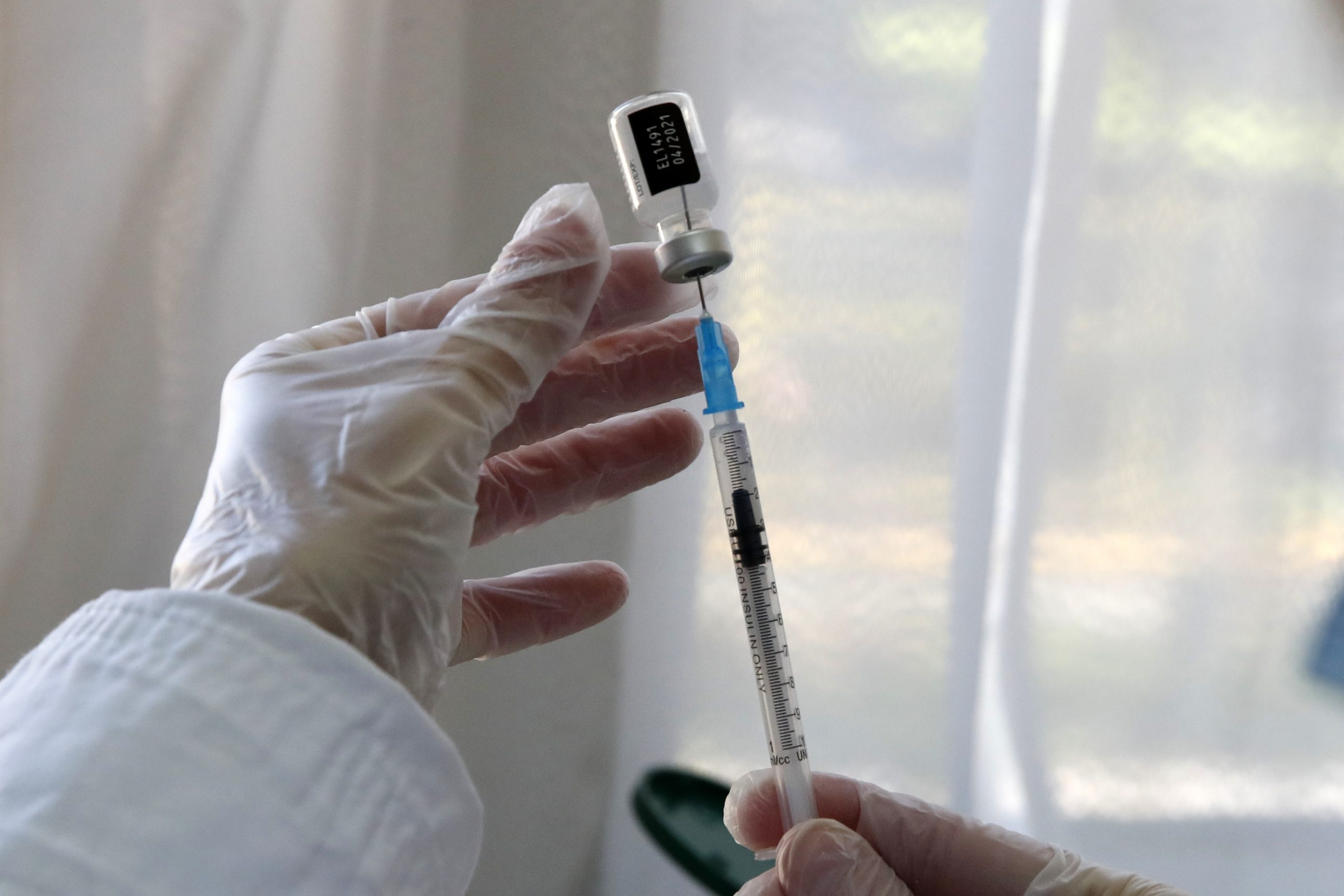 Cât trebuie să aştepţi între prima doză de vaccin anti-Covid şi rapel. Sfaturile medicului Virgil Musta