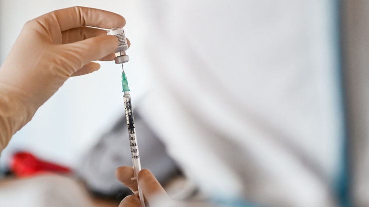 România a vaccinat anti Covid în total 125.000 de oameni. Numărul reacțiilor adverse după 16 zile