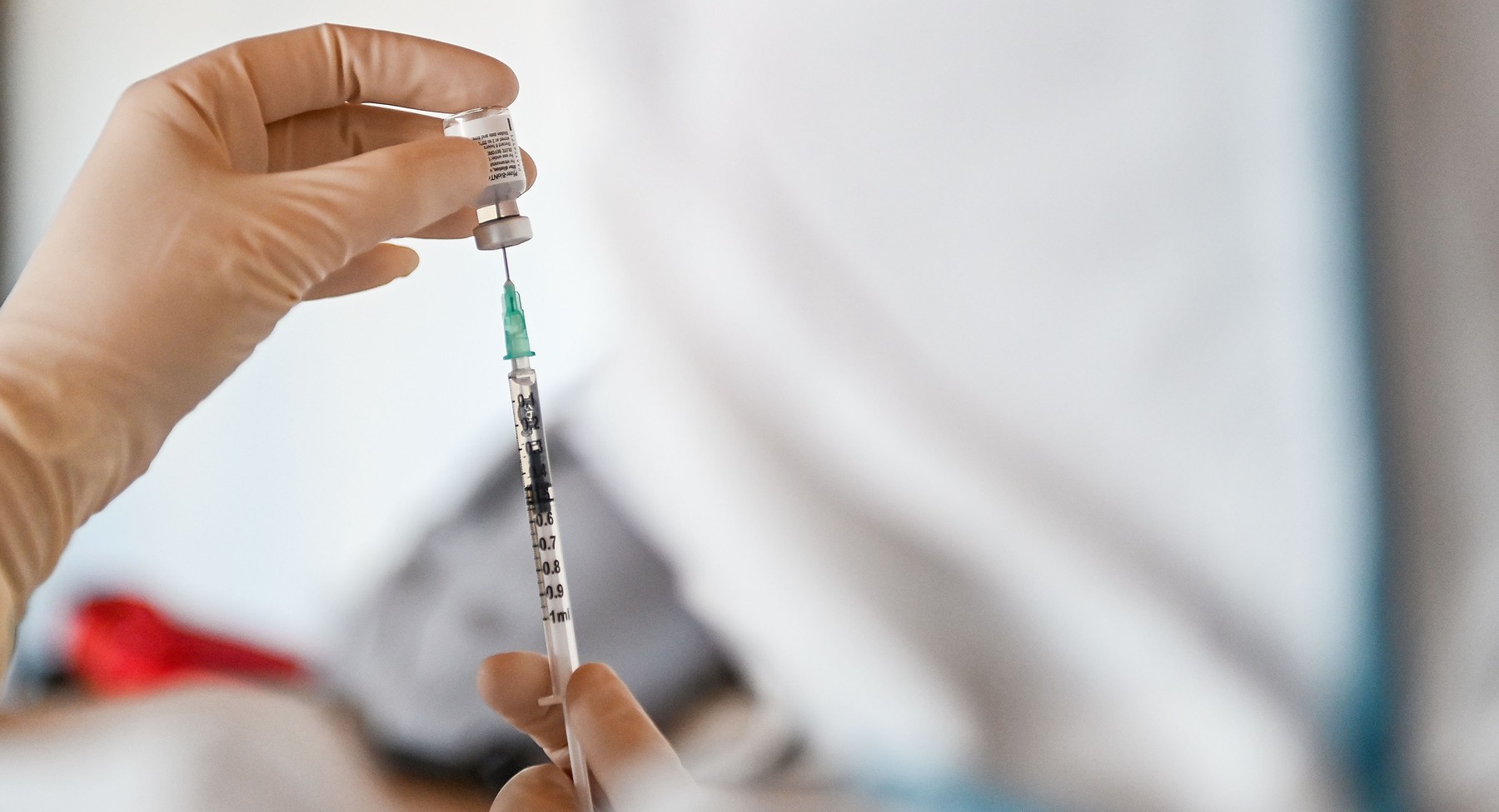 Pfizer versus Moderna. Asemănări și deosebiri între cele două vaccinuri