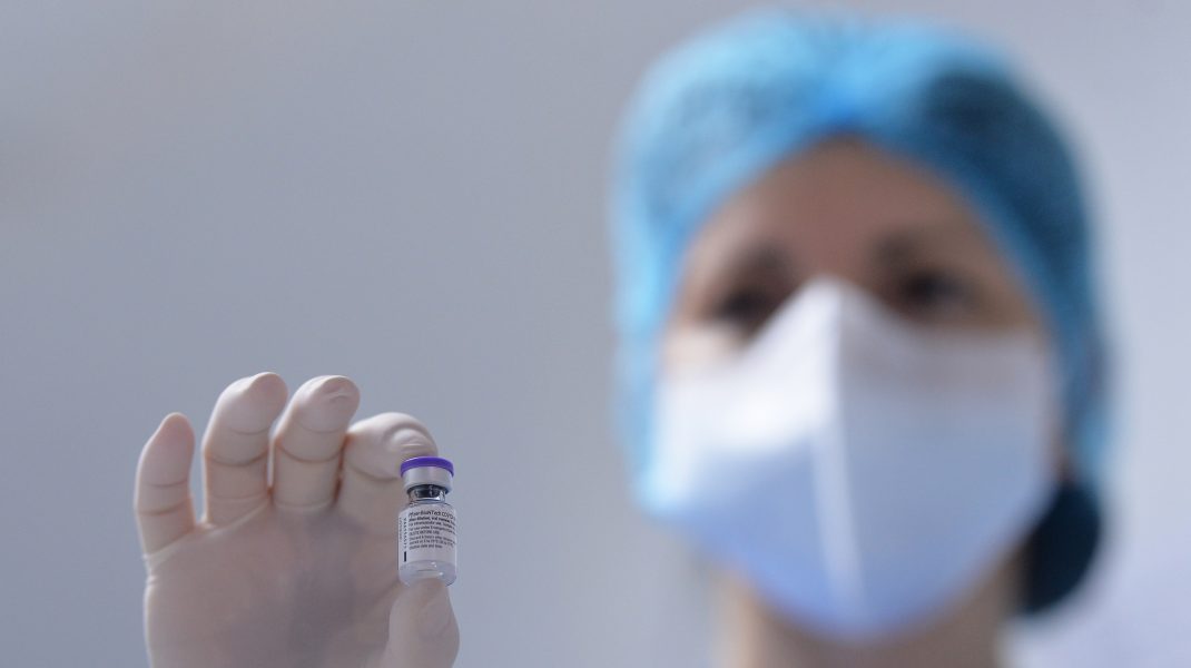 A șaptea tranșă de vaccinuri Pfizer/BioNtech a ajuns în România. Cum sunt distribuite dozele
