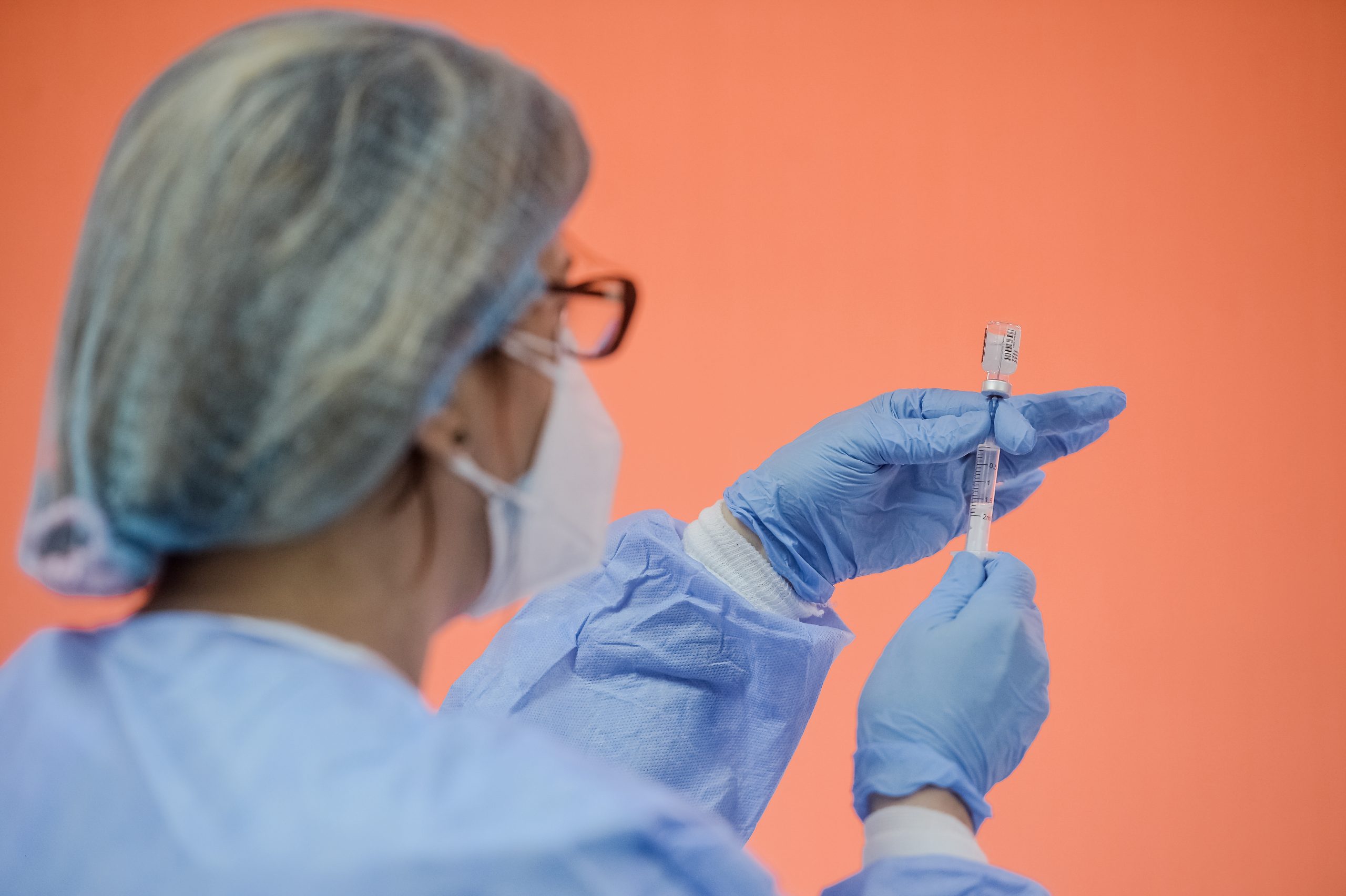 Mai mult de jumătate din profesorii din Dolj vor să se vaccineze: „Părinții ne vor vaccinați“