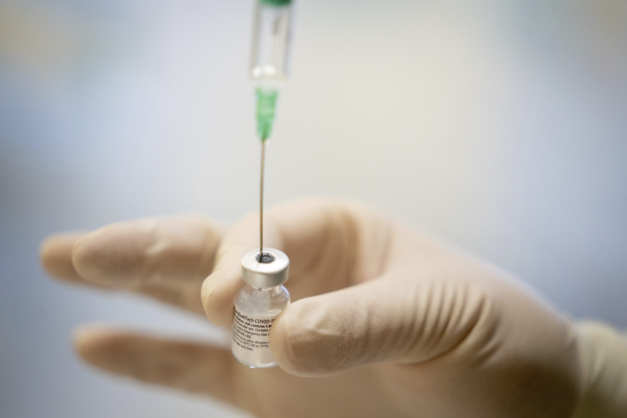 Are vaccinul anti-Covid contraindicaţii? Medicii spun că nu există motive de îngrijorare