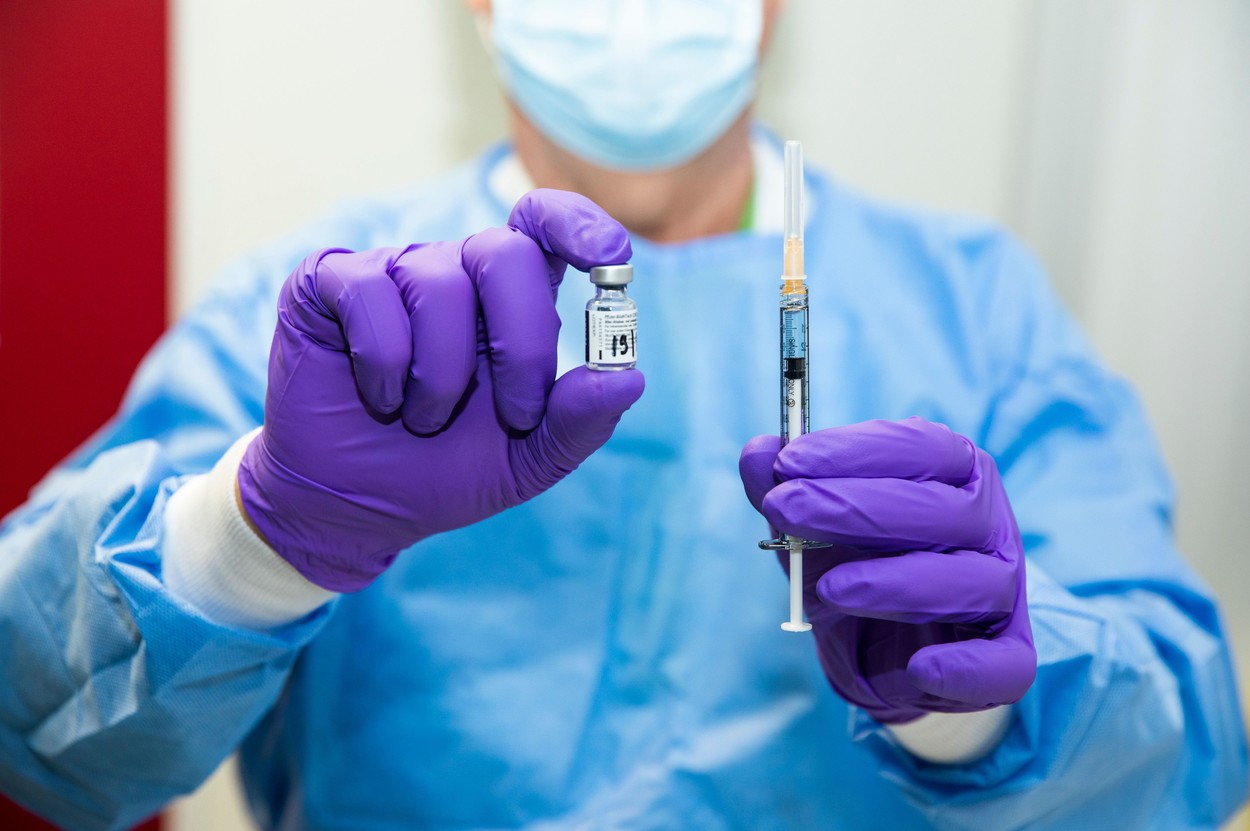 Criză de vaccin în UE. Agenția Europeană a Medicamentului nu recomandă amânarea rapelului