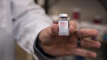 Silviu Negoiță, medic ATI: „Sechelele bolii sunt atât de importante încât merită, pentru mici efecte secundare, să ne vaccinăm”