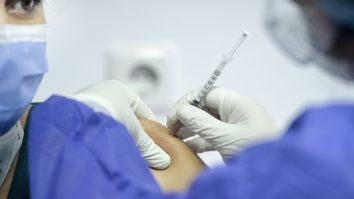 Gheorghiță anunță că vaccinarea populației ar putea incepe în aprilie