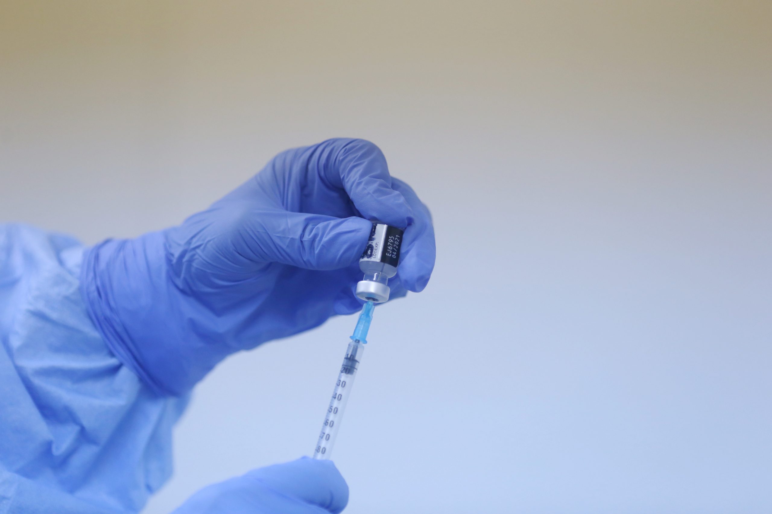 Ce cred medicii despre începerea campaniei de vaccinare a seniorilor: „Prioritatea noastră cea mai mare este să nu risipim nici măcar un singur vaccin”