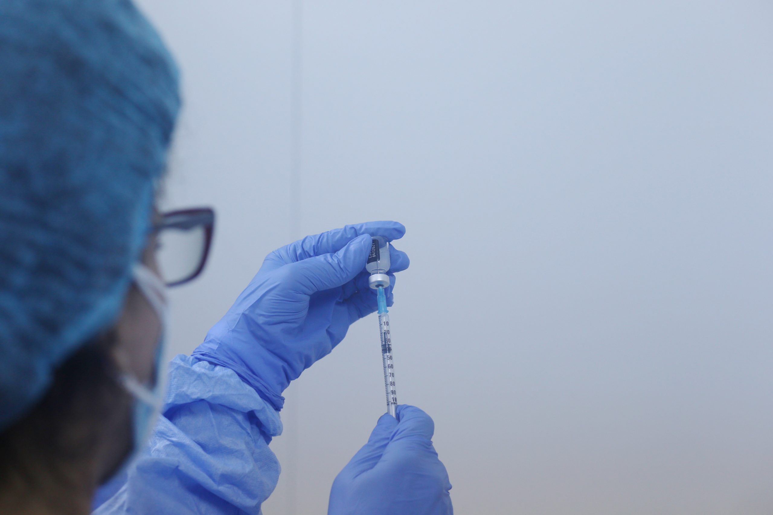 Peste 900.000 de români s-au programat pentru vaccinare. Cei mai mulți înscriși sunt vârstnicii de peste 65 de ani