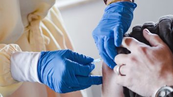 Bătaie pe vaccinuri în Europa. Ce promisiuni de livrare avem de la producători