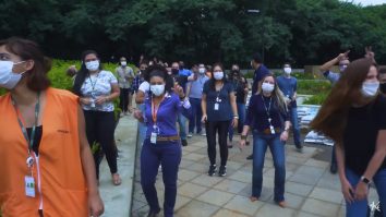 În pași de dans la vaccin. Cum sună imnul Braziliei pentru campania de vaccinare. VIDEO