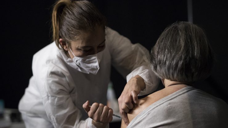 Comitetul de vaccinare face precizări în cazul decesului femeii din Bacău: „Nu are legătură cu vaccinarea”